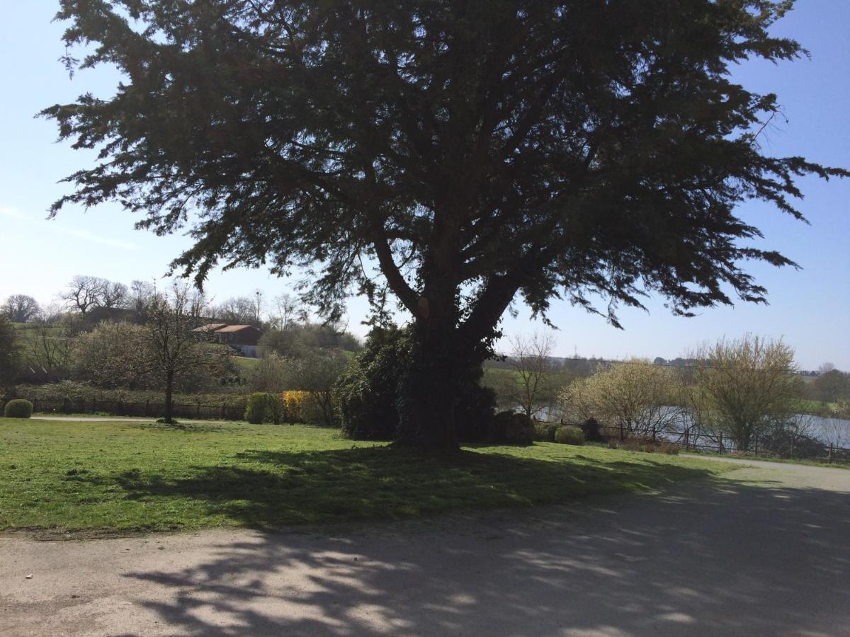 Le Petit Monty Gite Cote Jardin Saint-Malo-du-Bois Zewnętrze zdjęcie
